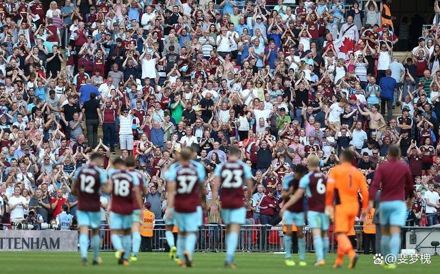 顶尖球队比拼技艺，英超联赛令人热血沸腾的简单介绍