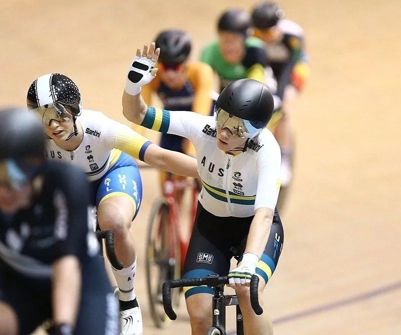 包含大洋洲选手赛场秀技，惊艳亮相夺冠的词条