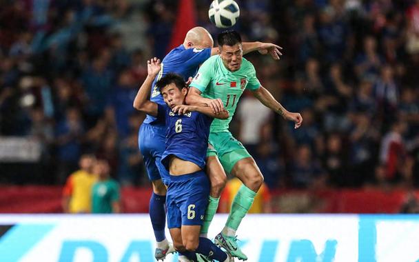 中国球队在精彩比赛中实现逆袭胜利