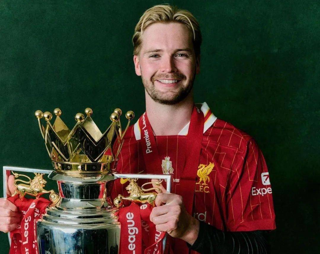 开云体育APP下载-利物浦球员崭露头角，紧咬榜首位置的简单介绍