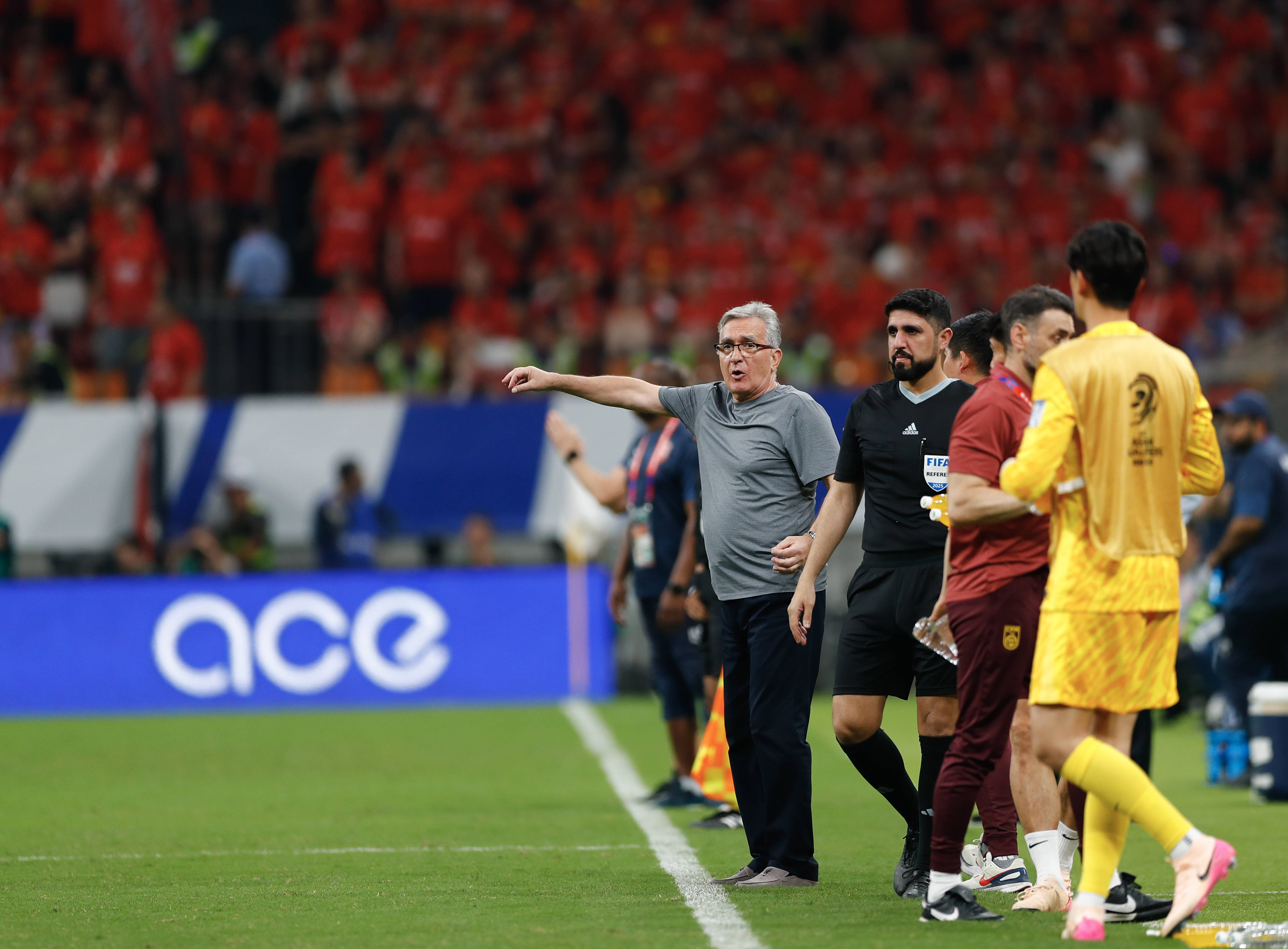 关于刺激比赛现场球队表现出色晋级的信息