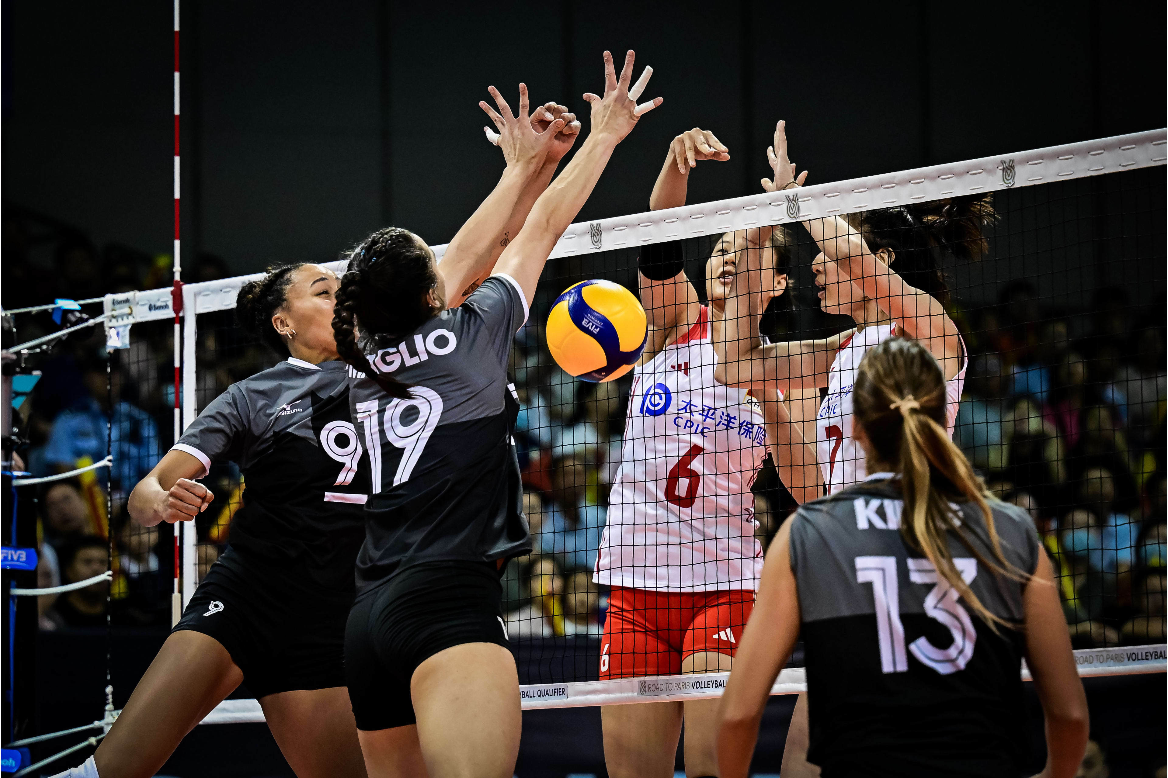 加拿大队碾压对手，豪取胜利