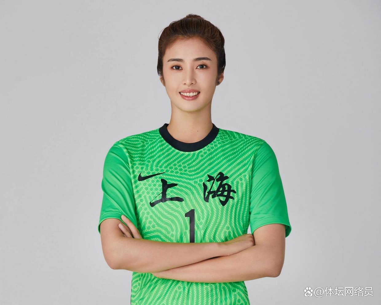 本地女足球队获得殊荣，士气高昂的简单介绍