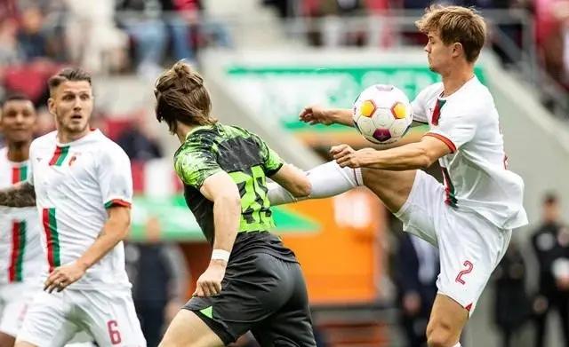 开云体育下载-包含俄罗斯国家队在莱比锡小组赛中险胜荷兰，晋级欧锦赛四强的词条