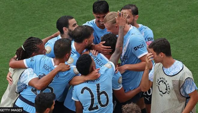 开云体育-包含曼城双星联手，助球队轻松获胜的词条