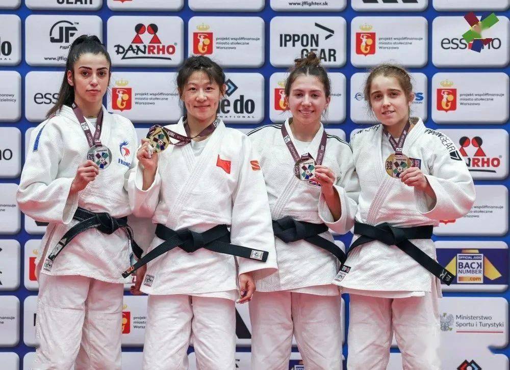 英国选手夺得女子柔道金牌