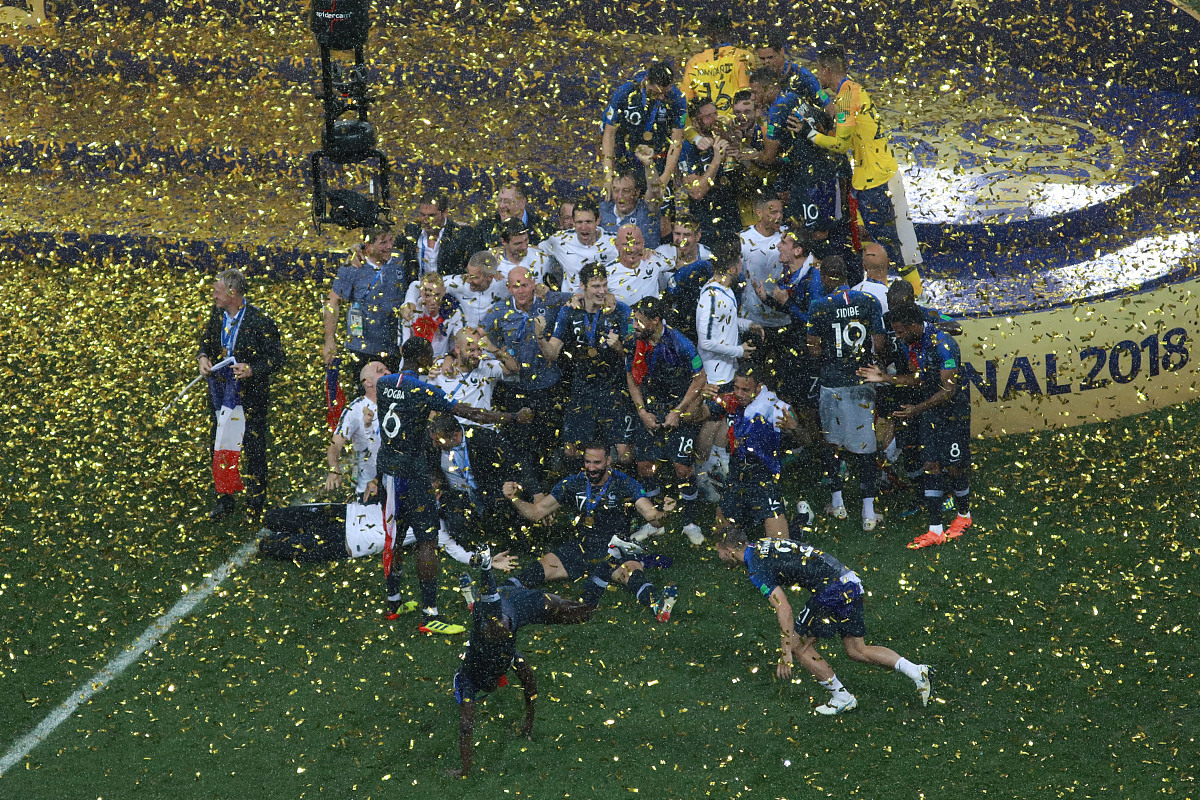 西班牙队主场踢平强敌