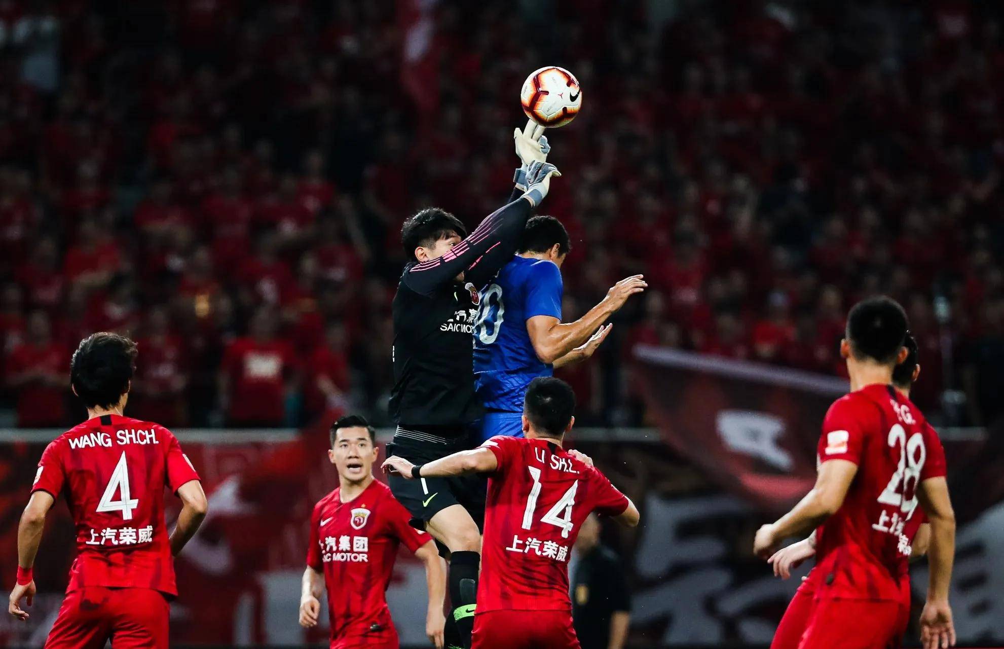 劲敌对阵，国内足球赛事赛出绝技