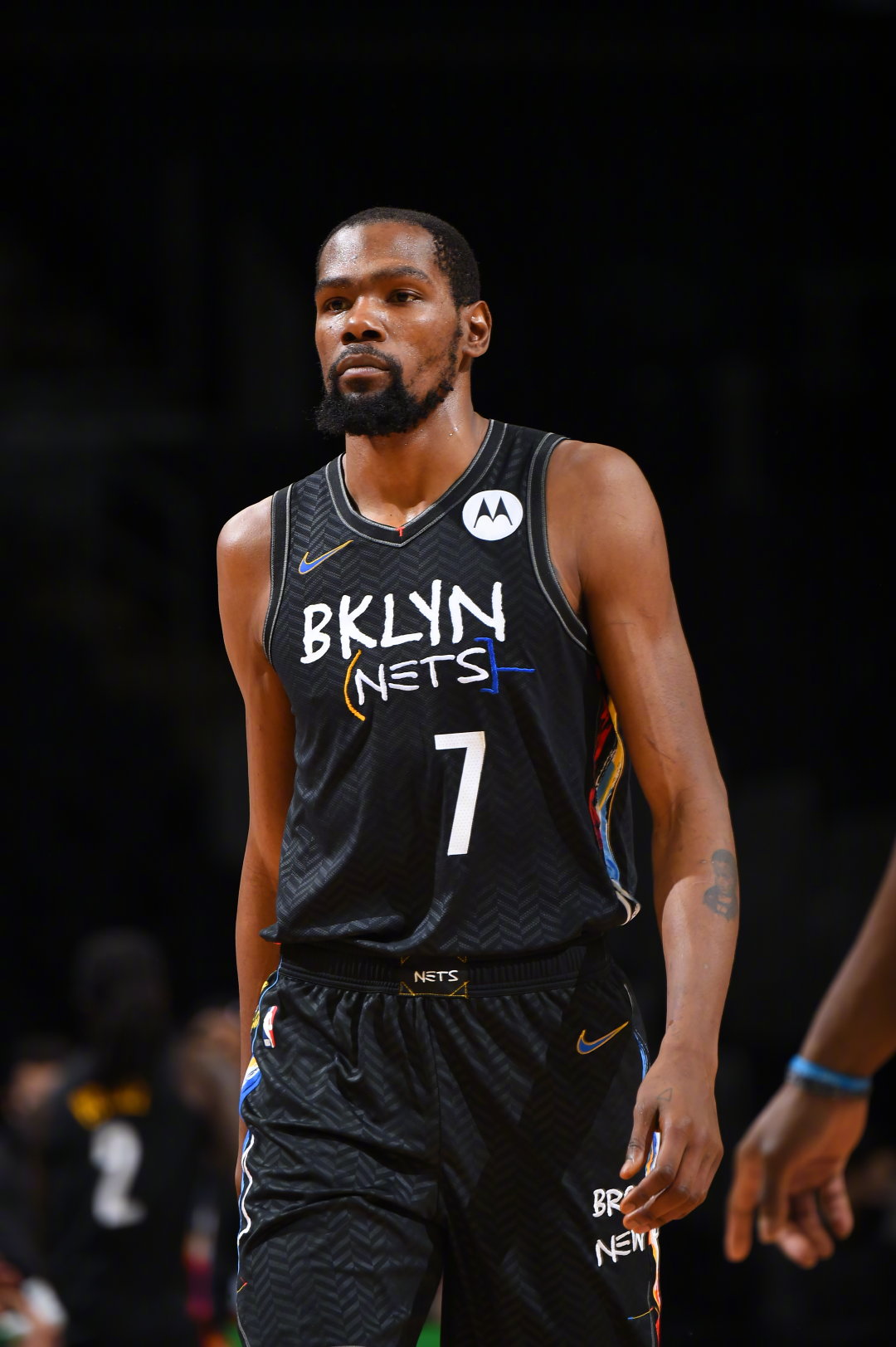 篮网在加时赛中惊险胜出，杜兰特表现出色