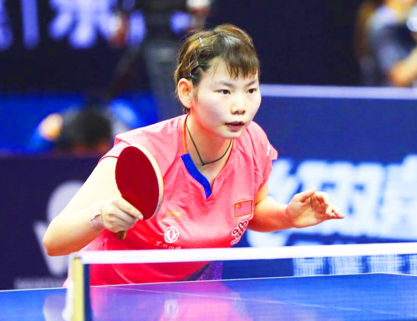 开云体育在线-强强对话！选手们硬碰硬，赛场火爆