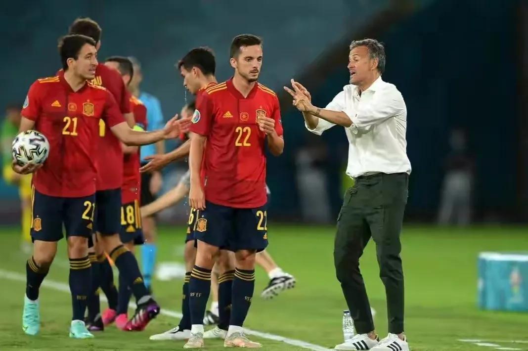 KT翻盘FPX，Knight成为全场焦点小组赛3:2（广州）