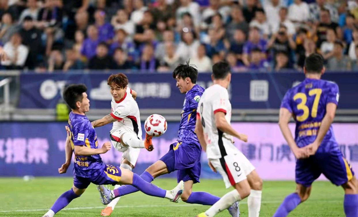 开云APP-重要赛场上球队取得胜利，实力尽显