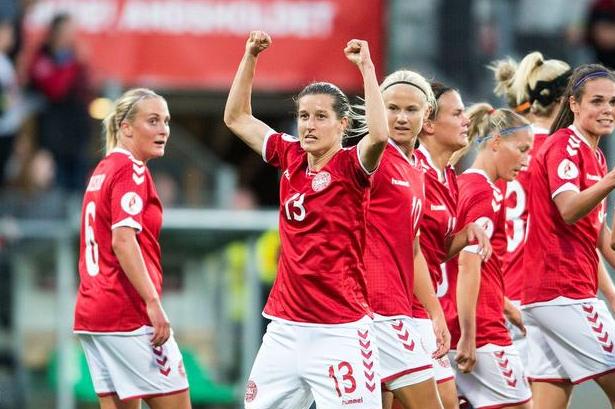 丹麦队迎接挑战，斗志高昂出战