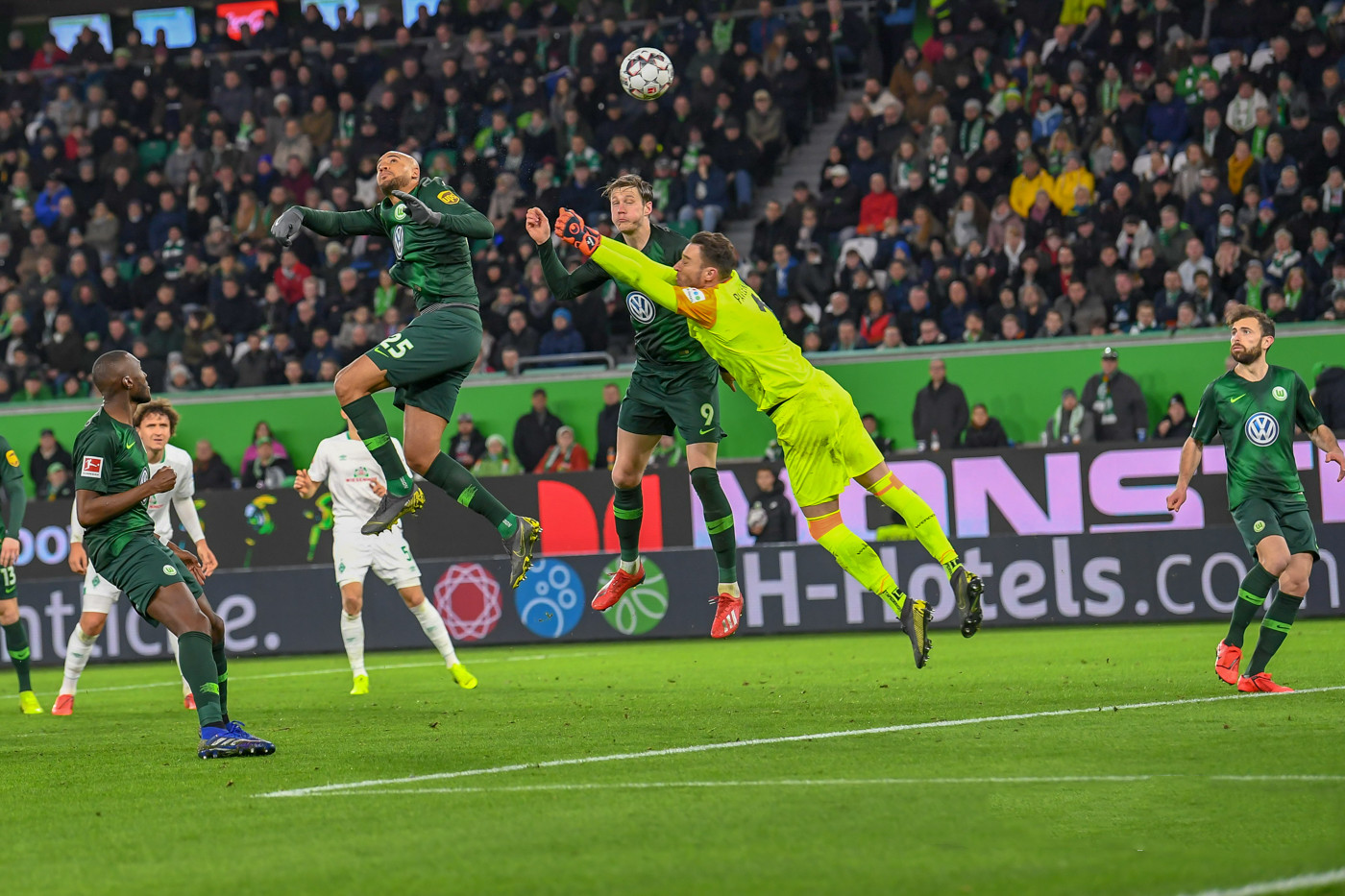 沙尔克04与不莱梅争夺三分