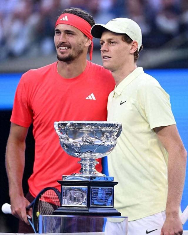 澳大利亚网球队翻盘西班牙网球队，兹维列夫统治全场的简单介绍